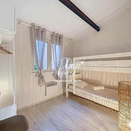 Mazet T3 Duplex 4 Pers Avec Terrasse Avec Piscine A Pramousquier * Le Lavandou